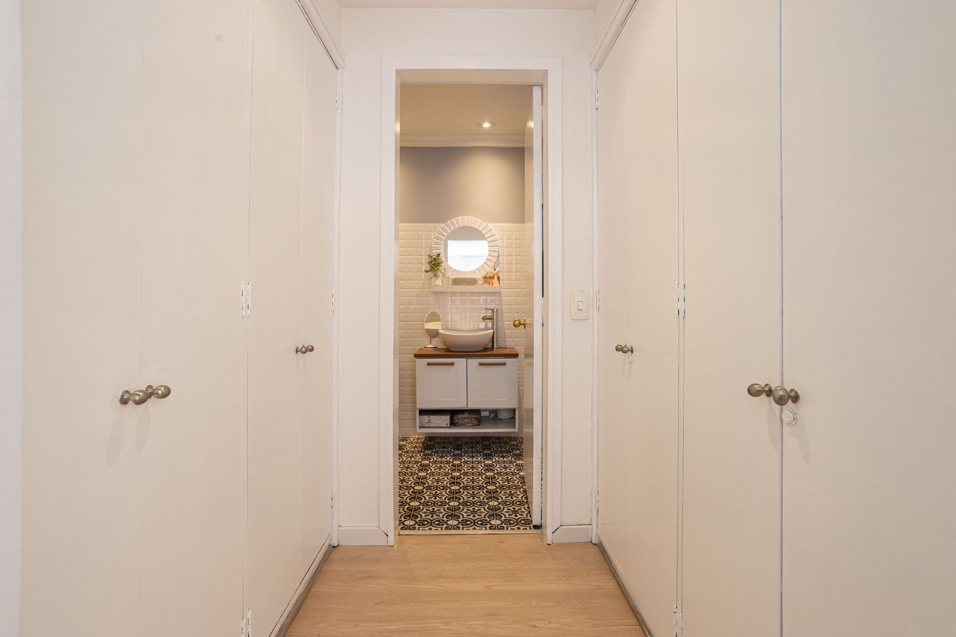 Installation de panneaux solaires photovoltaiques sur toiture maison individuelle avec prix