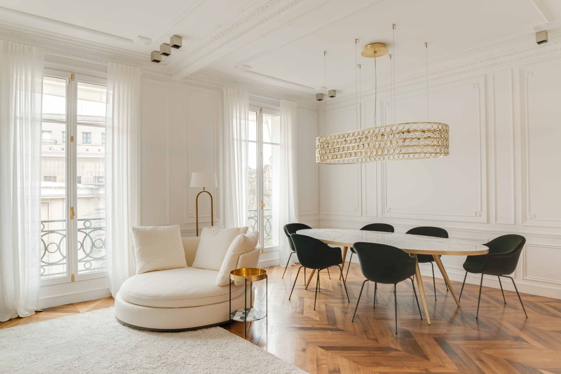 Pompe a chaleur exterieure installee devant maison renovation investissement locatif prix 2026